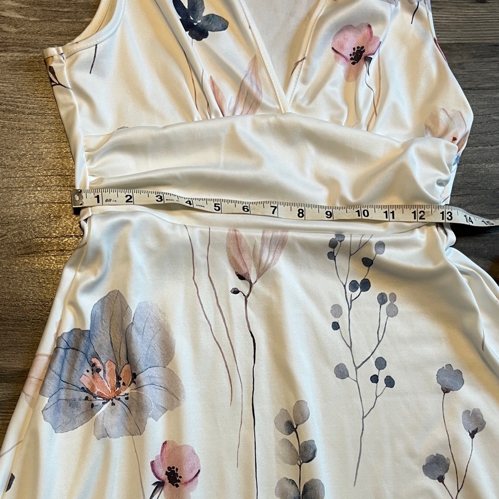 Floral Sleeveless Dress - Picture 3 of 4